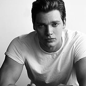 Dominic Sherwood Dominic Sherwood